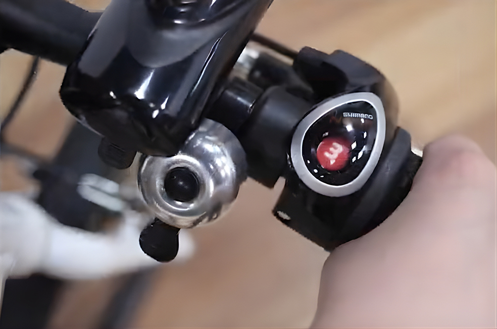 Light shifting operation at the handlebar