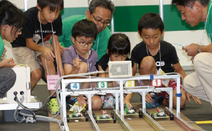 Kids Engineer event organized by the Society of Automotive Engineers of Japan